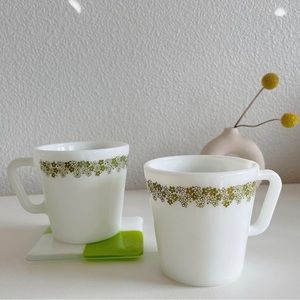 Vintage Daisy Pyrex Milk Glass Mugs